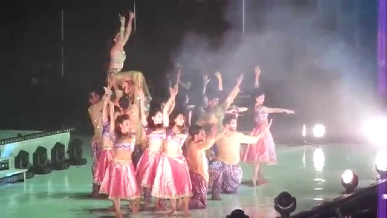 jacqueline fernandez performance at the bollywood showstoppers o2 2014