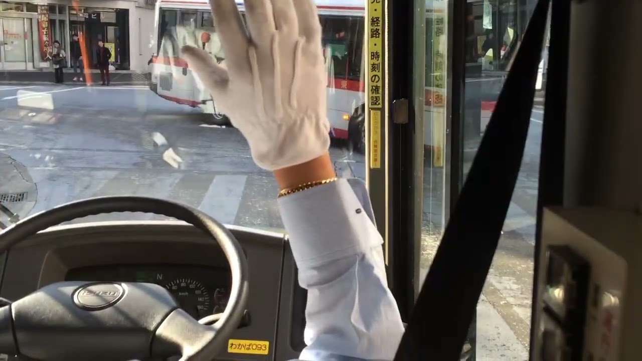 アイルトン・ハタがロングバスを運転してるんだよねぇー🍑