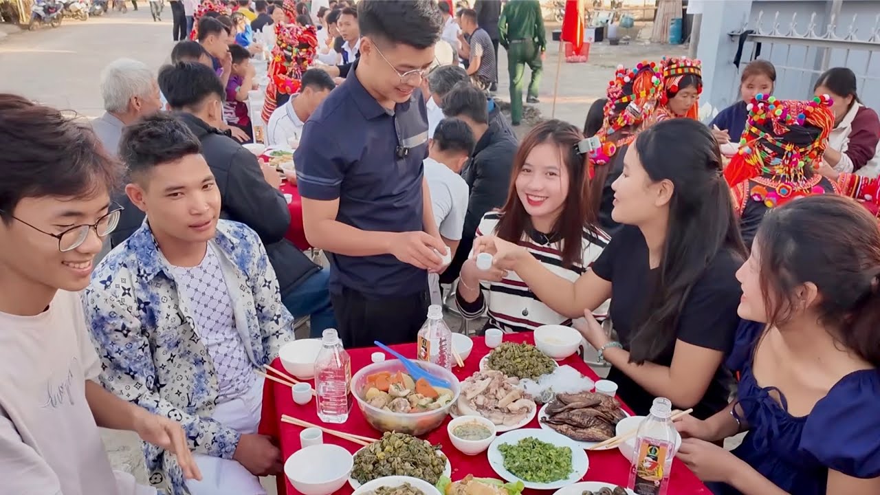 “Choáng Ngợp 100 Mâm Tiệc Tết HÀ NHÌ Ngày 30 Tết | Bị Cô Gái 16 Tuổi Gạ Uống Rượu Bằng Bát” 