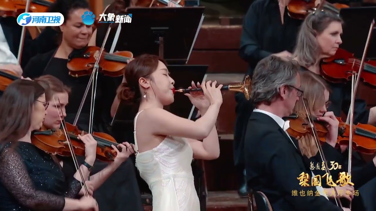 Liu Wenwen, a suona virtuoso, and Peng Jingxuan, a young guzheng virtuoso based in France,