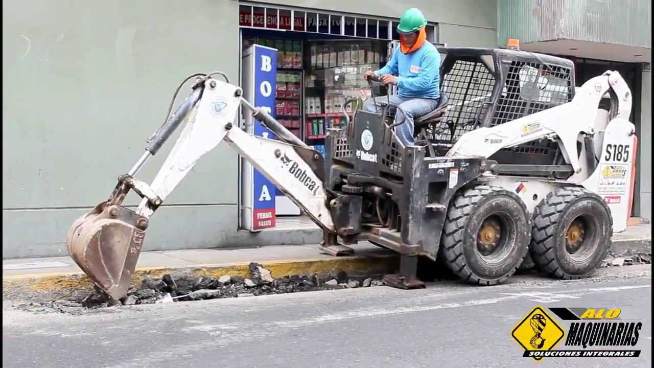 Alquiler de minicargador con brazo excavador - Al&oacute; Maquinarias