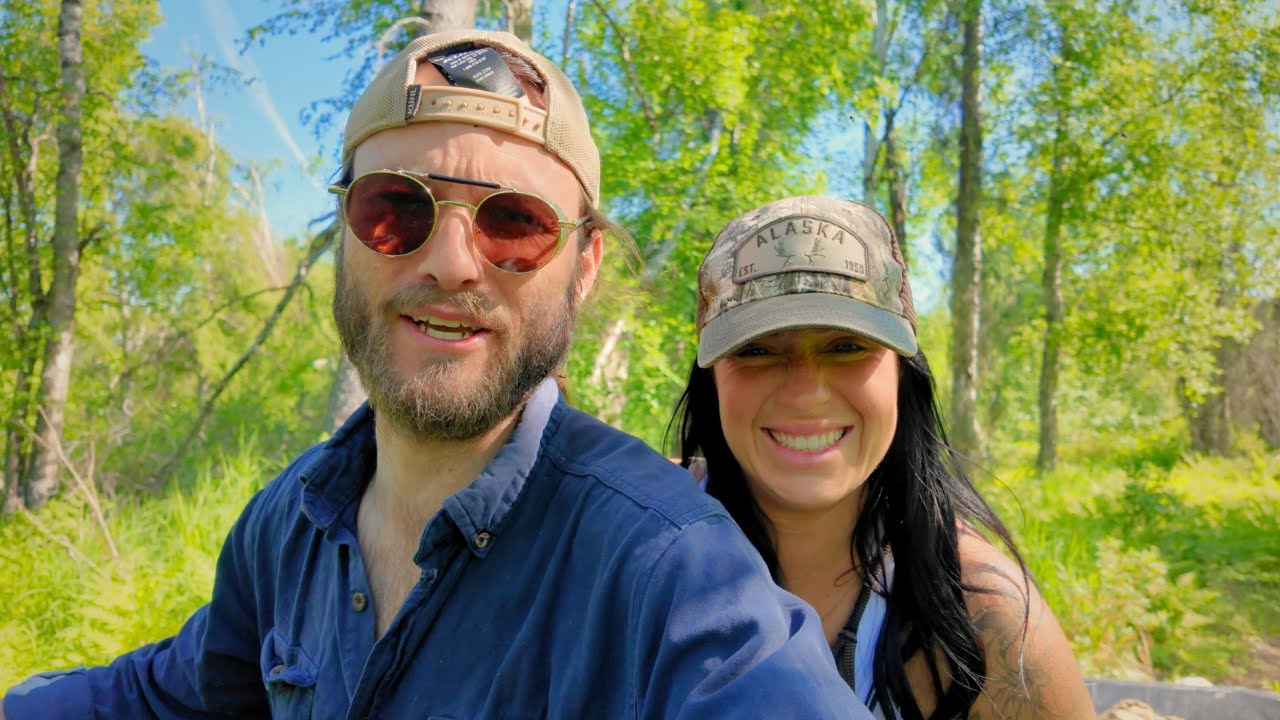 Sister Says, Move Into Tiny Cabin NOW! Off-Grid In Alaska〈EP23〉