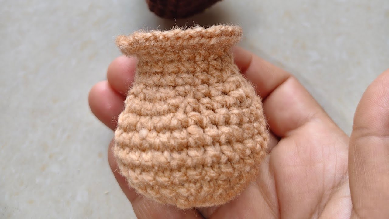 Mini flower pot || મીની ફ્લાવર વાસ#newidea#crochet #youtubevideo #flowerpot#unicidea#youtubeshorts 