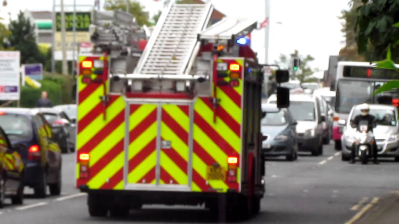 NIFRS / E1102 & E1101 / BRZ 5738 & VEZ 7009 / Volvo FLL's / Turn-Out from Knock Fire Station