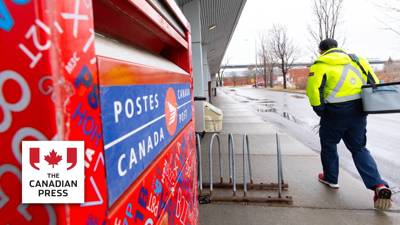 Canada Post submits overhaul plan to federal government