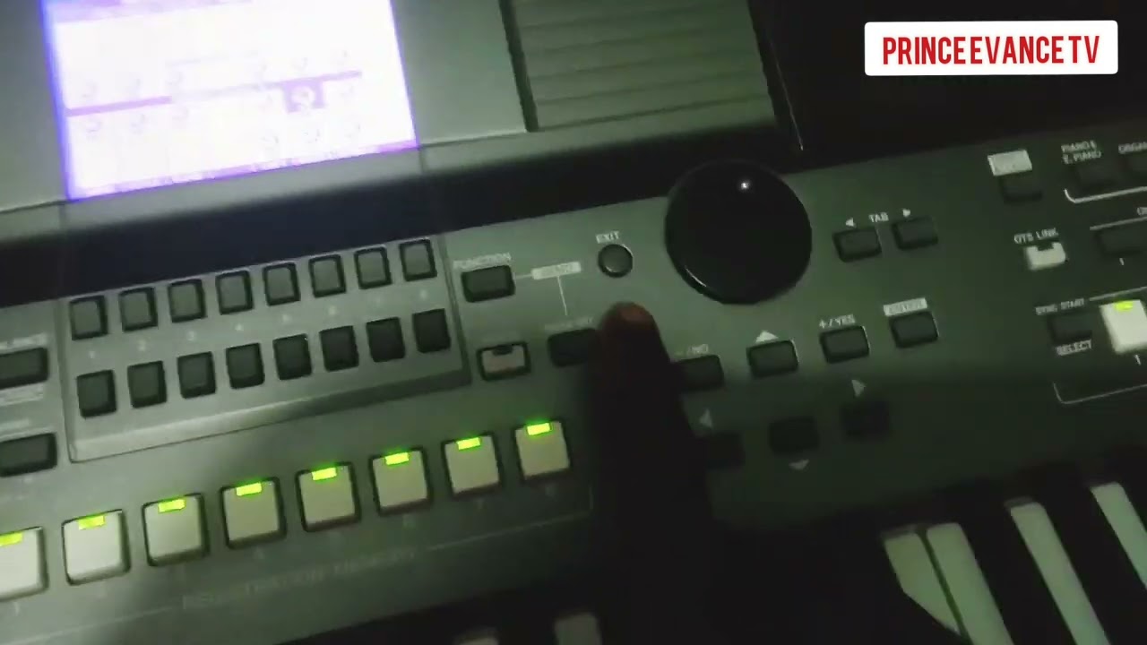 How to set up praise guitar voices for seben on psr s670.