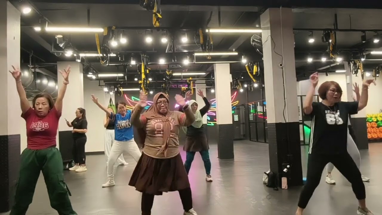 Covering Work By Nona -- Urban Cardio Dance with Coach Fadhiel -- Absolute Fit Tg. Priok