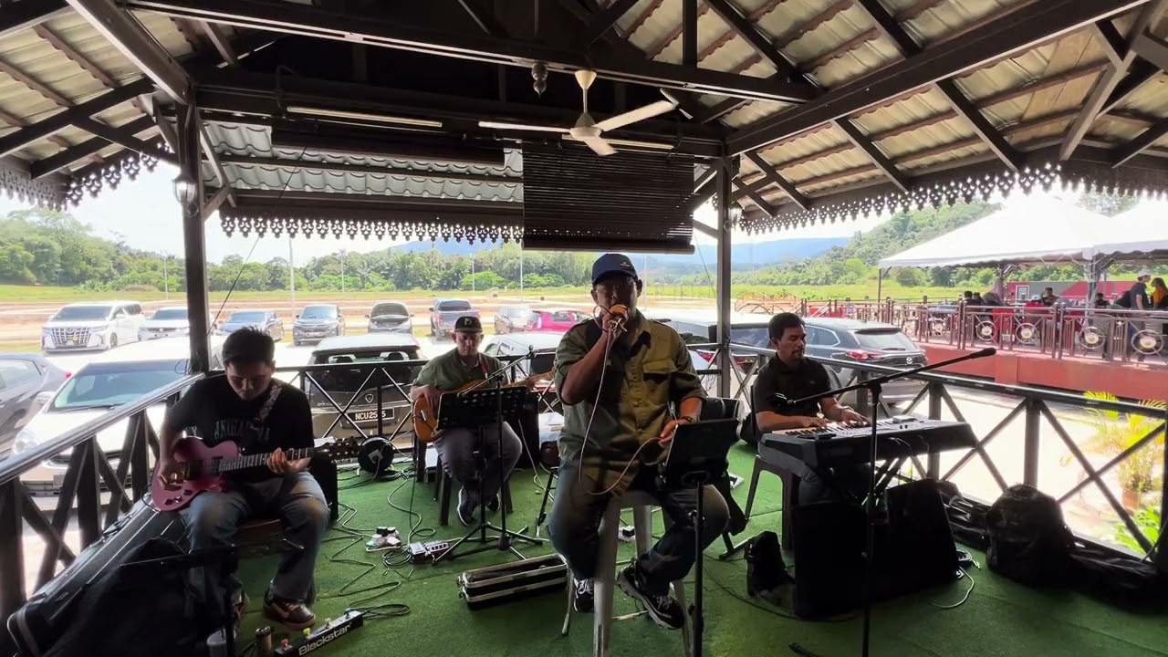 DI SUDUT KAMAR HATI (cover) Orkes SERAGAM HITAM