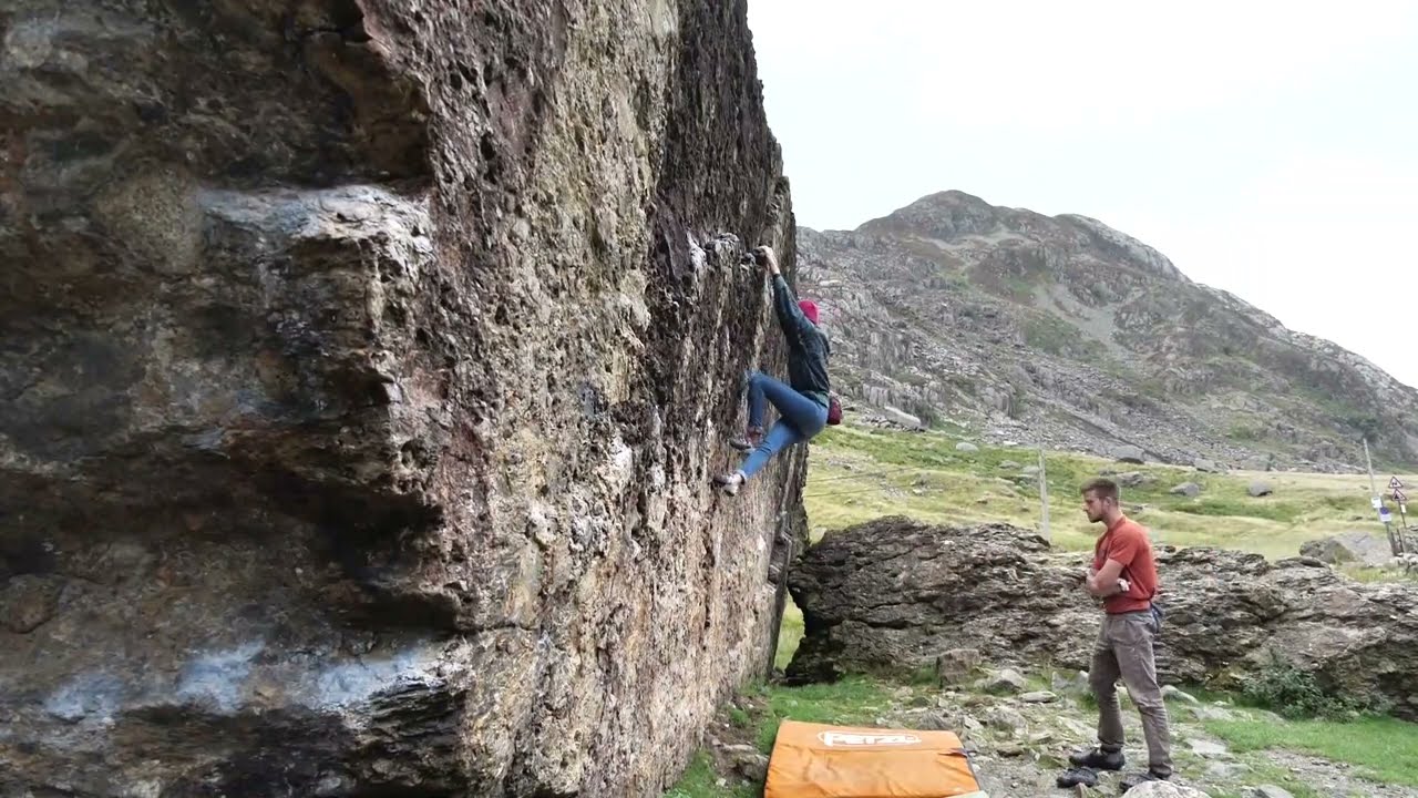 Ramp Central, 5+. Cromlech Roadside Boulders