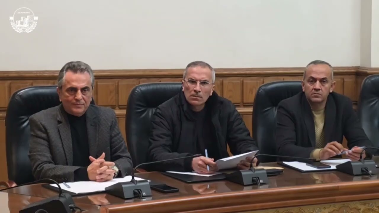 اجتمع محافظ طرطوس برؤساء مجالس المدن لبحث مستجدات الخطط الخدمية لعام ٢٠٢٦#محافظة_طرطوس