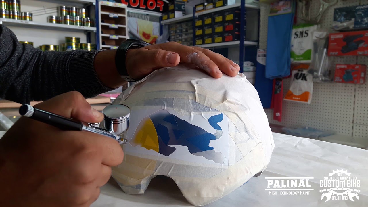 Custom Bike casque redbull 100% peinture de ismail