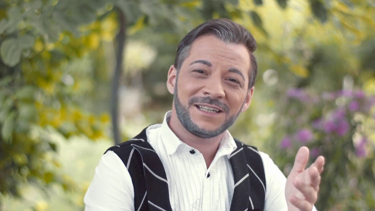 Vasi Cărăbuț - La douăzeci de ani (Oficial Video)