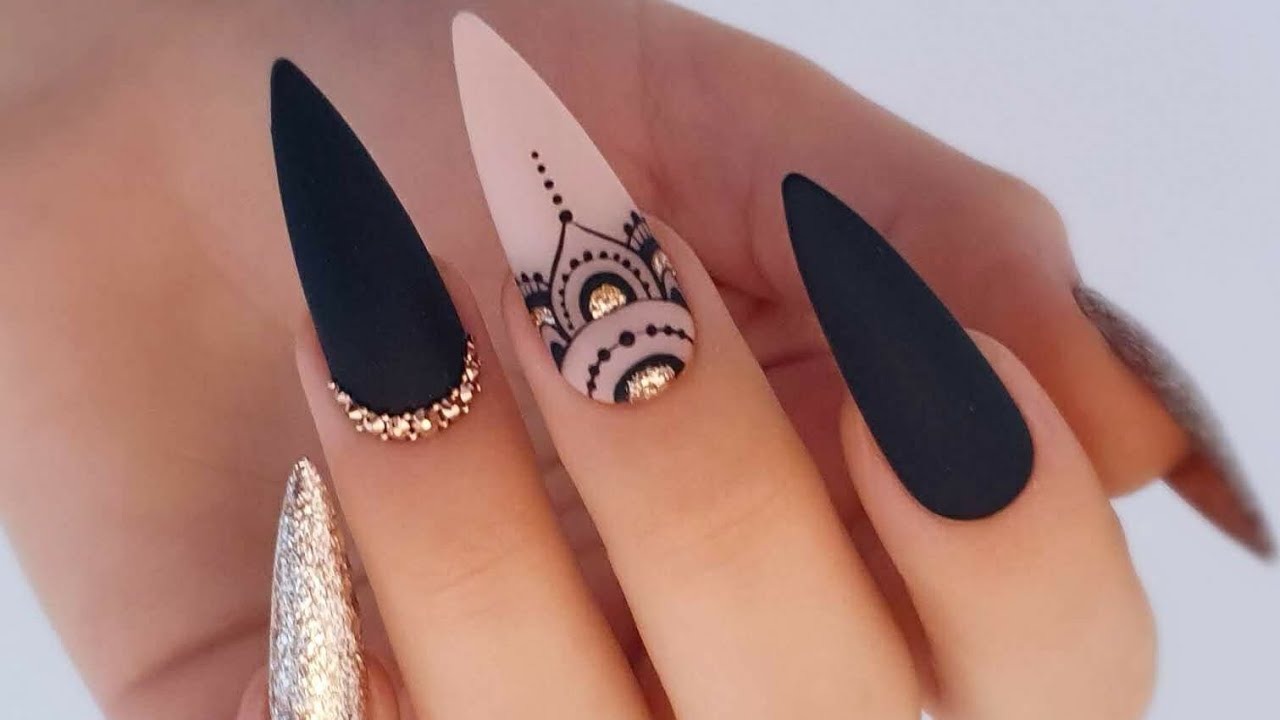Hand  painted Mandala by Alina Hoyo Nail Artist