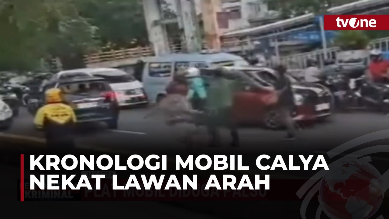 Detik-detik Sebelum Kejadian Mobil Calya Ugal-ugalan Tabrak Kendaraan