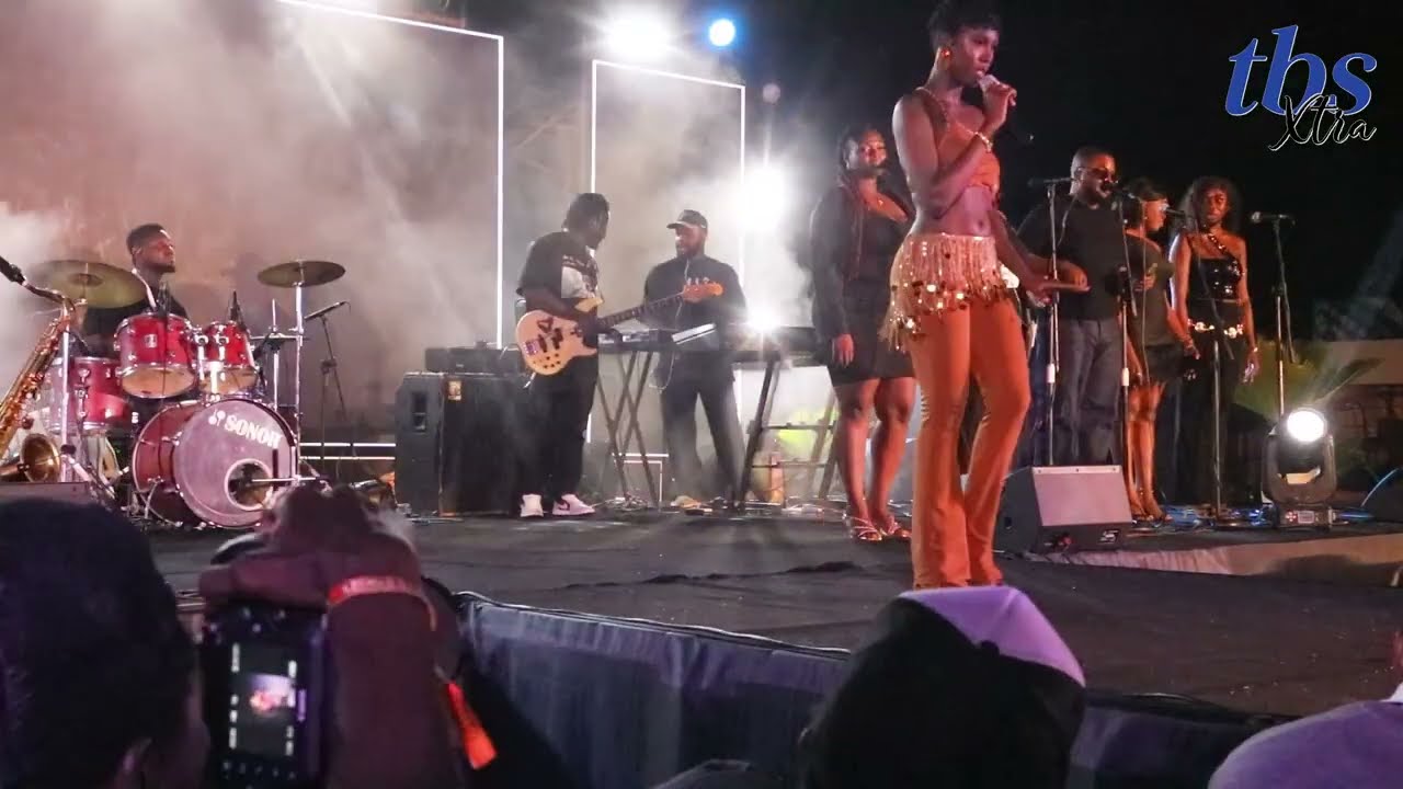 Cina Soul links up with AraTheJay at her CinCity concert!