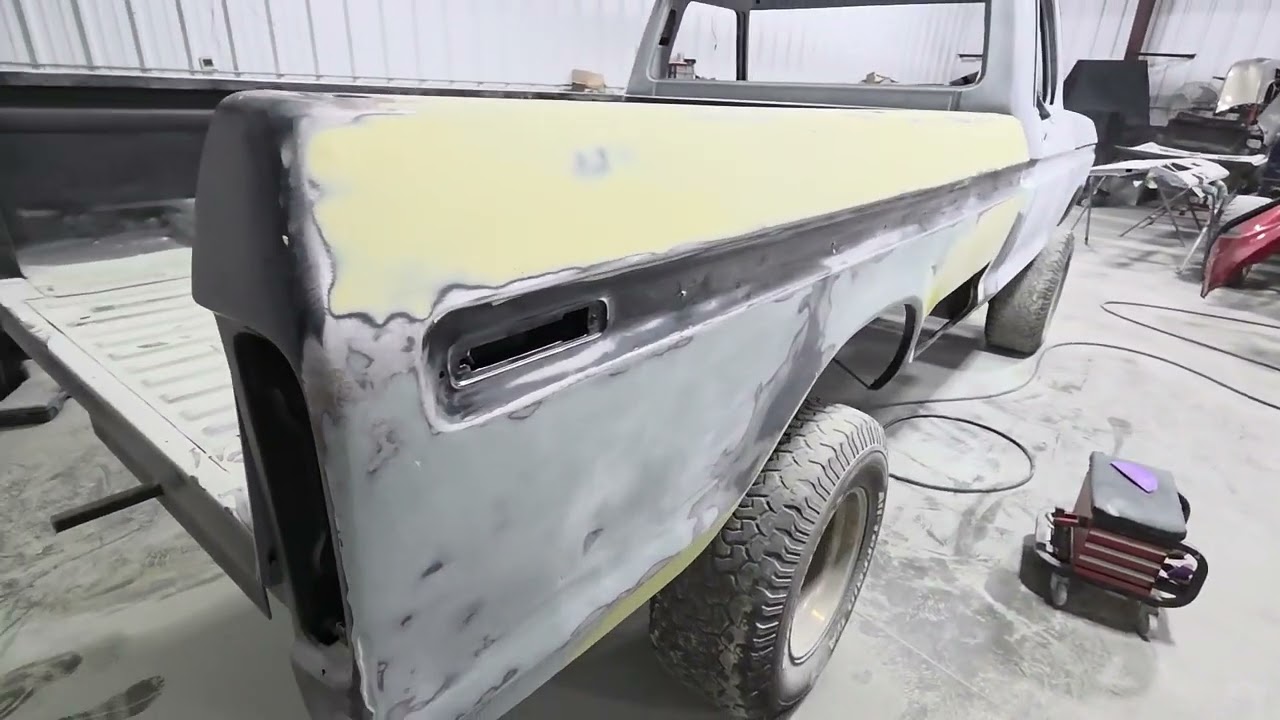 Update 76 Ford F250 two tone paint.