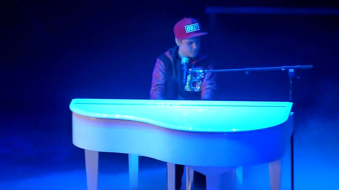 Justin Bieber - Down To Earth - live Sheffield 23 march 2011 - HD