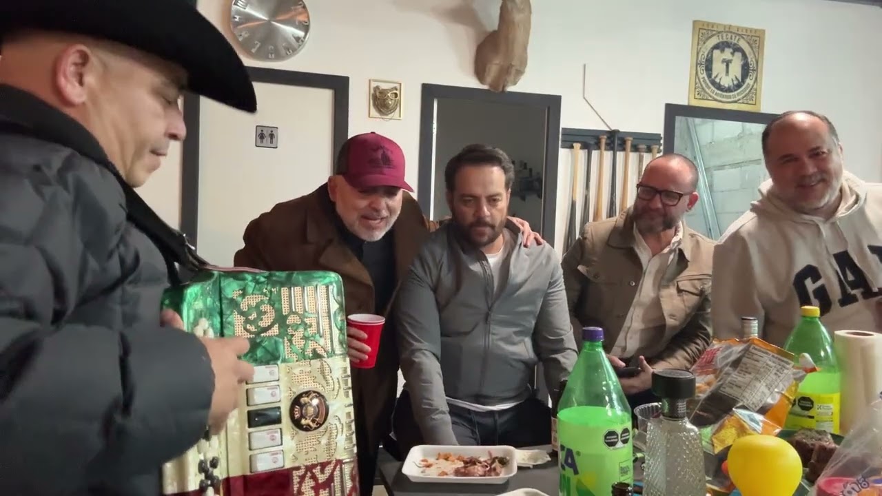 SAUL GARCIA Y SUS ÍNTIMOS “Apenas te fuiste Ayer”