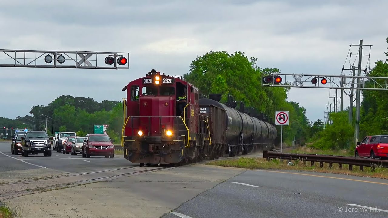 MDDE 2628 CF7 Crosses Busy Highway