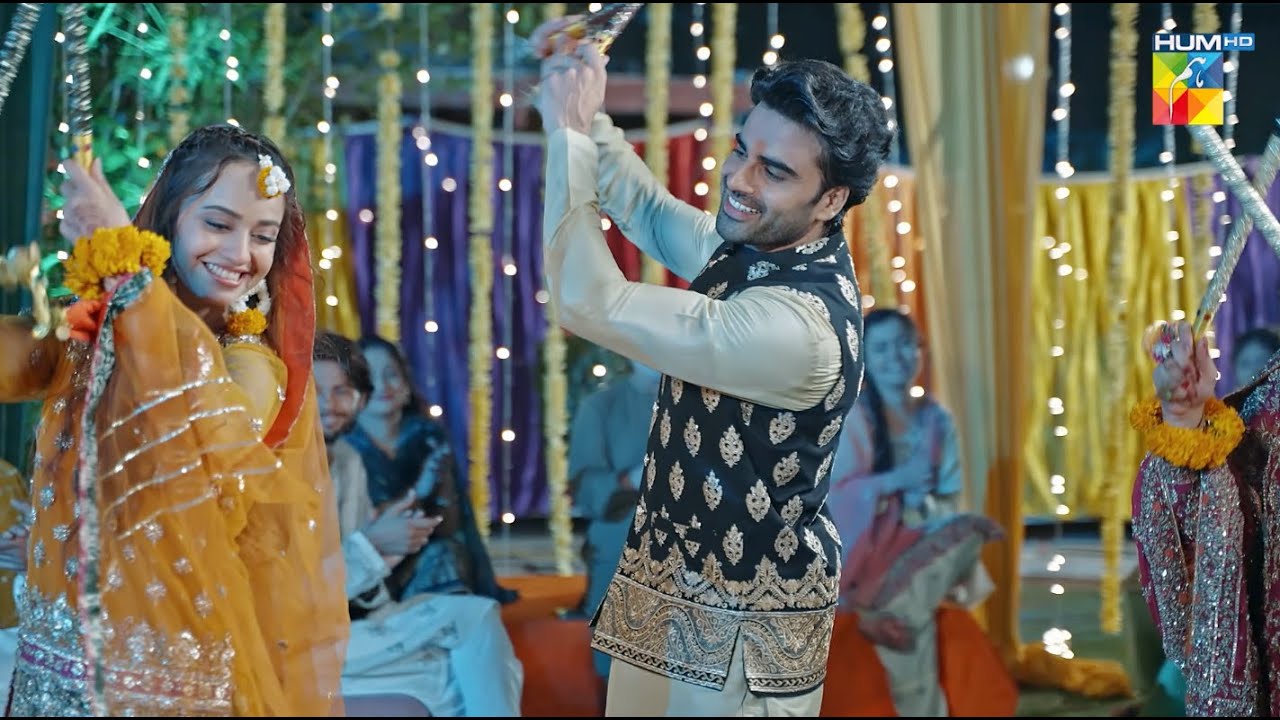 Sharam Karo Log Dekh Rahay Hein...!! Meri Bahuain  - HUM TV