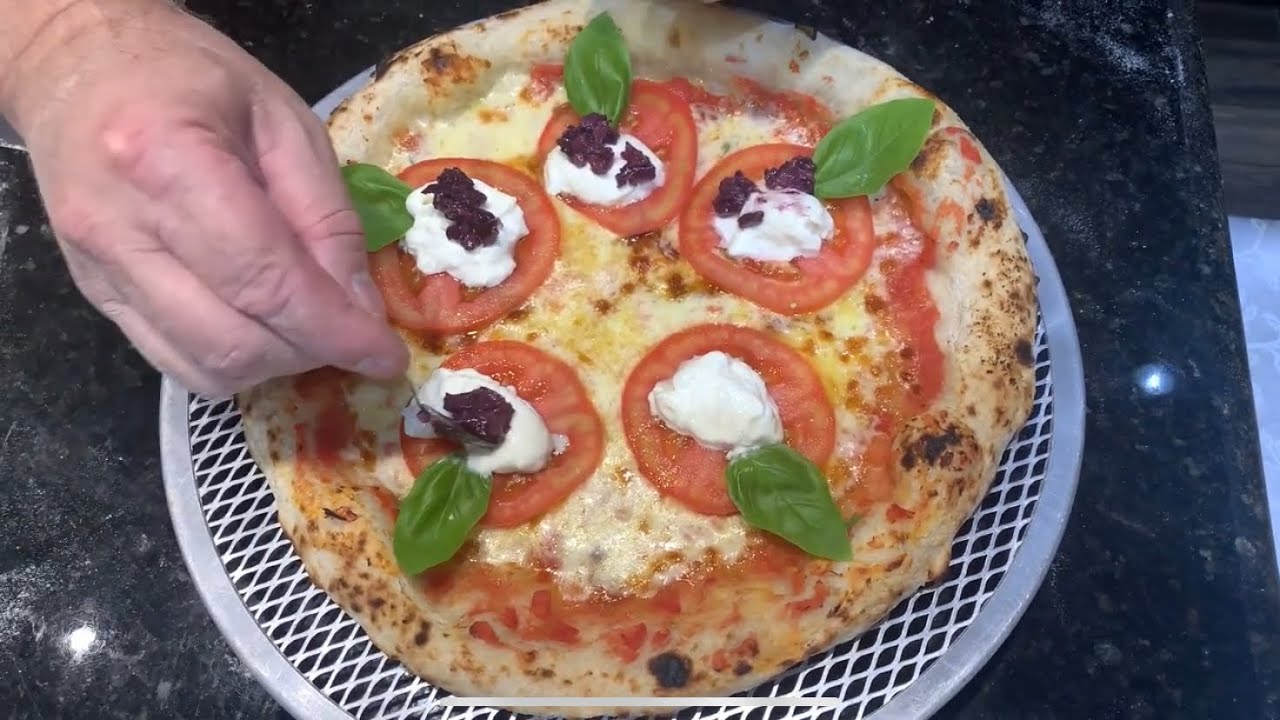 Pizza Caprese com Burrata! #fornodepizza #pizza #pizzaartesanal