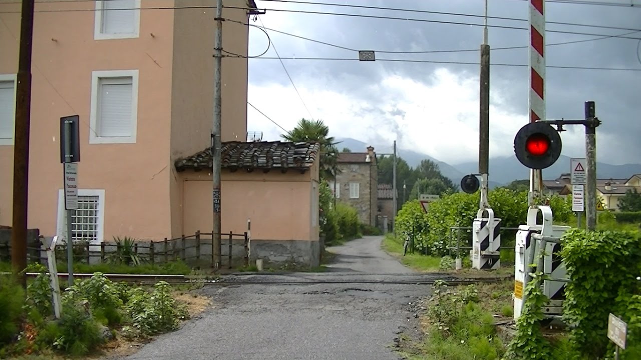 Spoorwegovergang Lucca (I) // Railroad crossing // Passaggio a livello