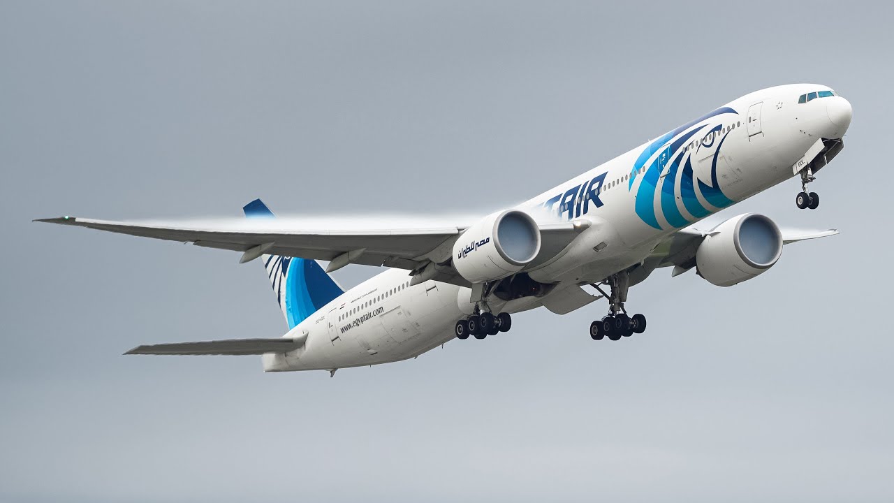 Heavy Moisture Departures at Vancouver Airport | Ft. Egyptair 777