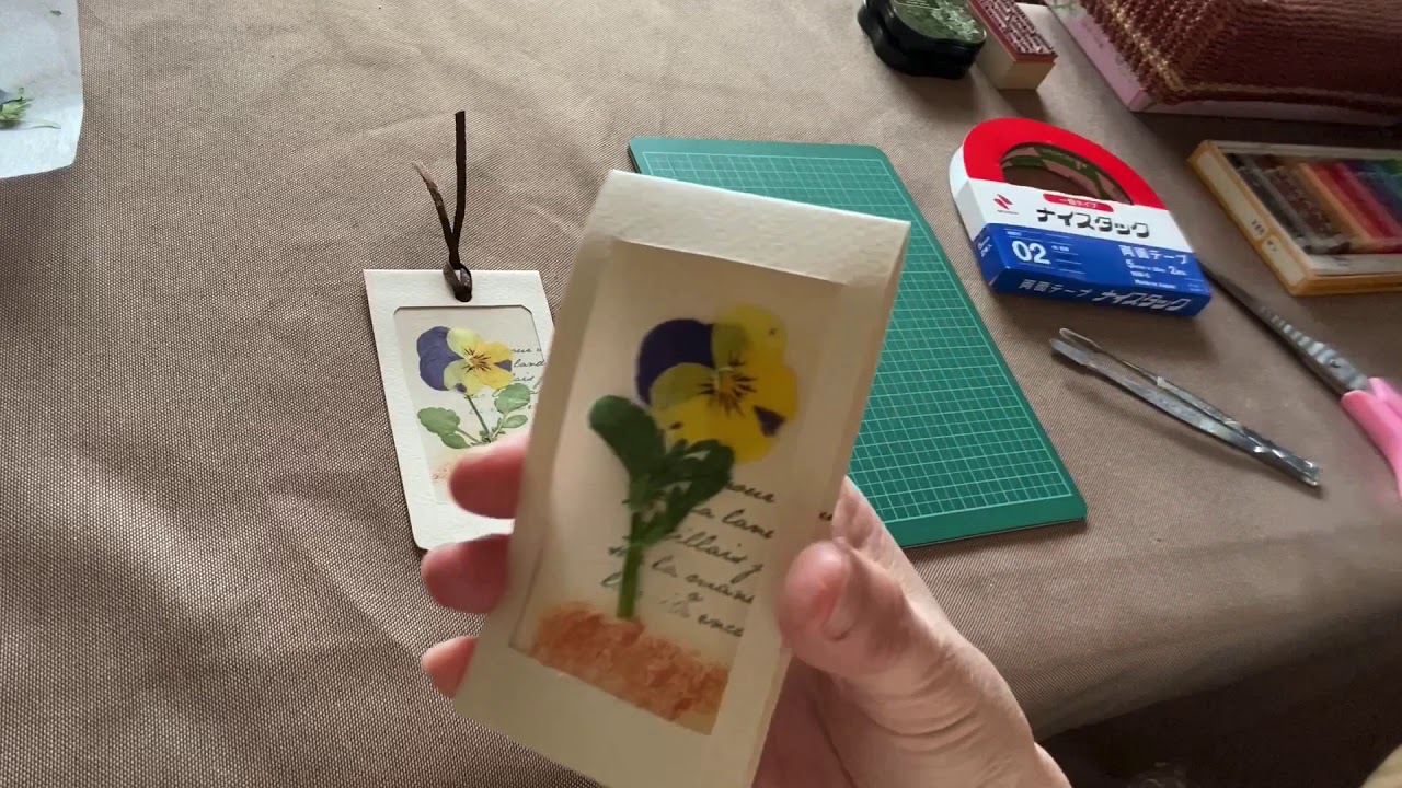 「カンタン♪押し花を使ったしおり作り」