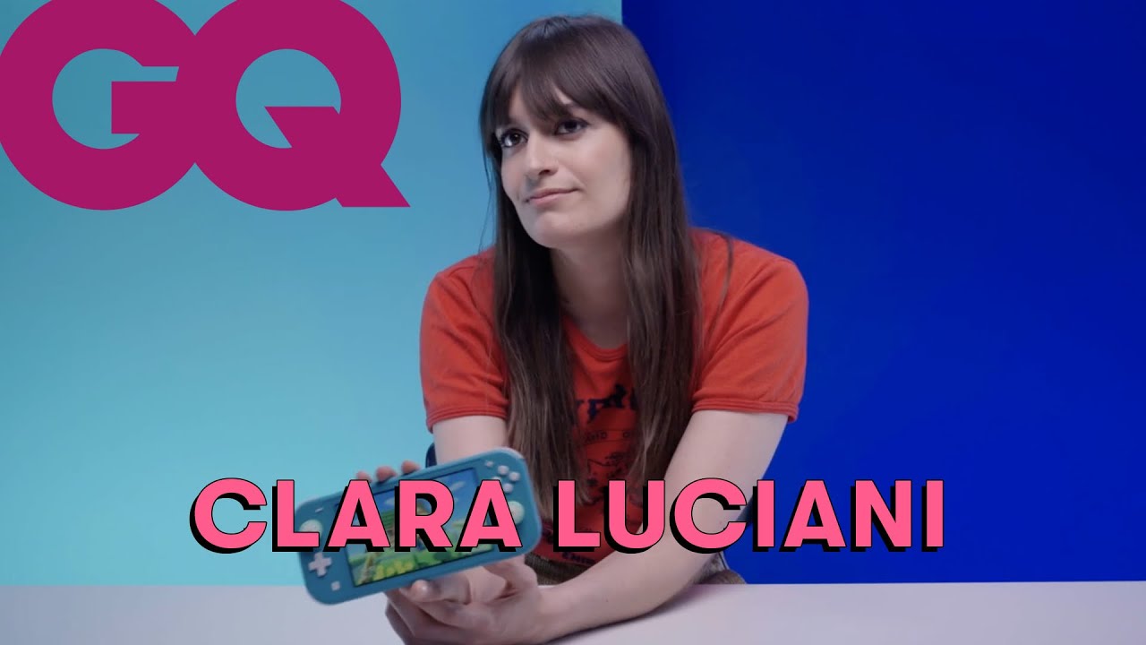 Les 10 Essentiels de Clara Luciani (lavande, Nintendo Switch et peigne à frange) | GQ
