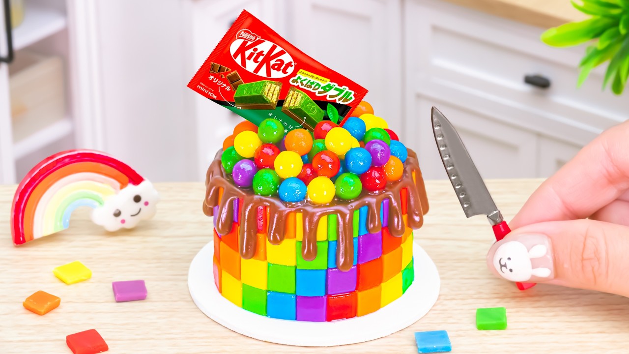 Miniature Rainbow KITKAT Cake Recipe 🌈 Colorful Rainbow Cake Decoration DIY