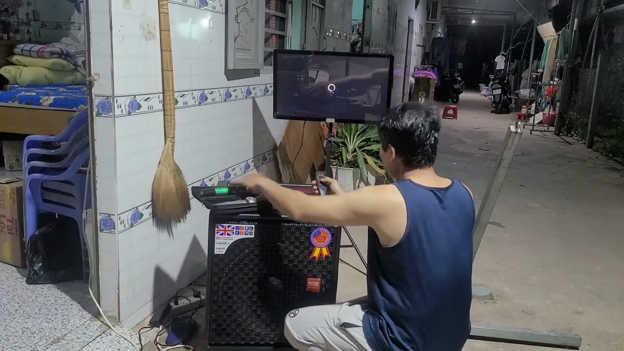 Em mới tivi 27 in kết nối loa kẹo kéo ?