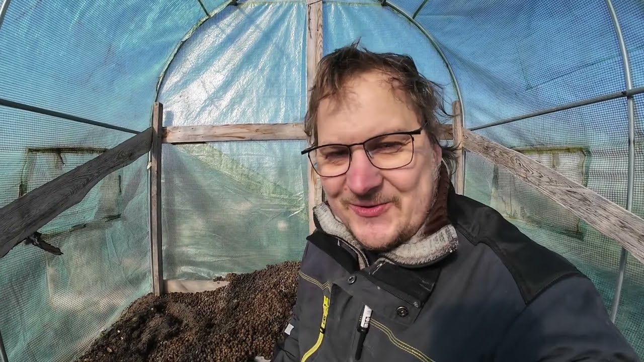 1 - Výběr chovných králiků podle jejich zásluh. 2 - O použití králičího hnoje.