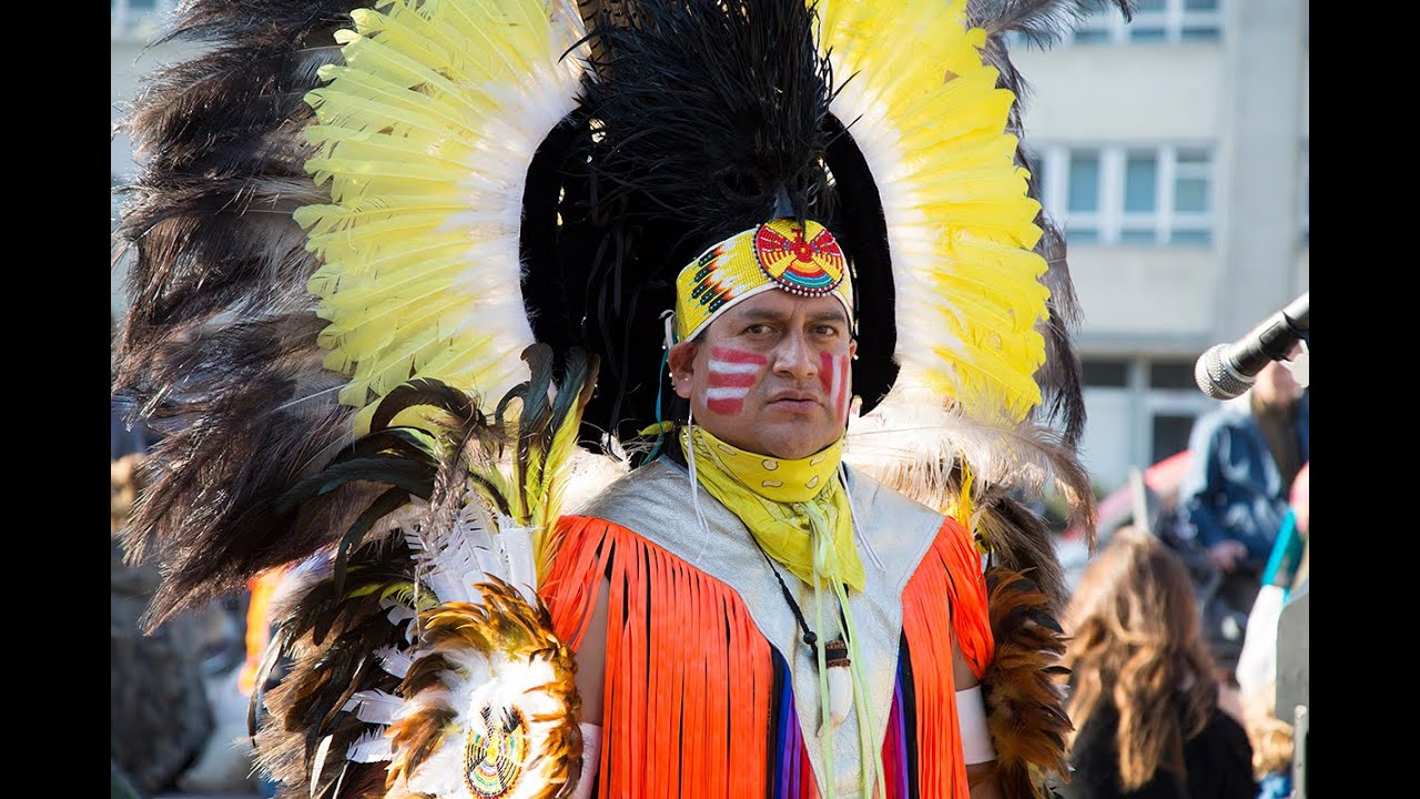 IMAYRA Indian Group in Alexanderplatz Berlin by BerlinCamera