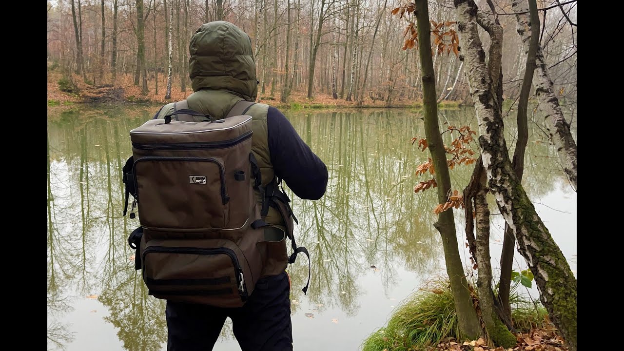 Obrovský batoh na ryby, který se šije v Česku