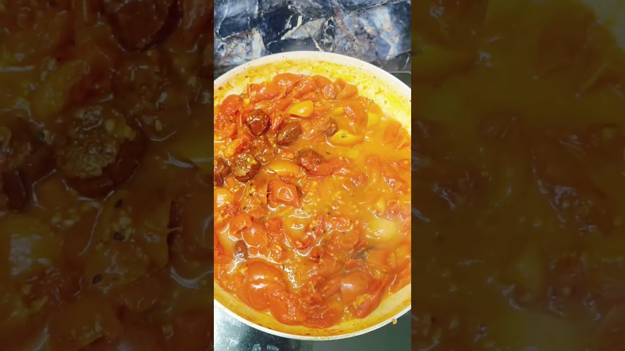 “Tamatar ki chutney agar aisi ho, to roti bhi kam pad jaaye 😍”#viral video#its flavour town#Tomato 