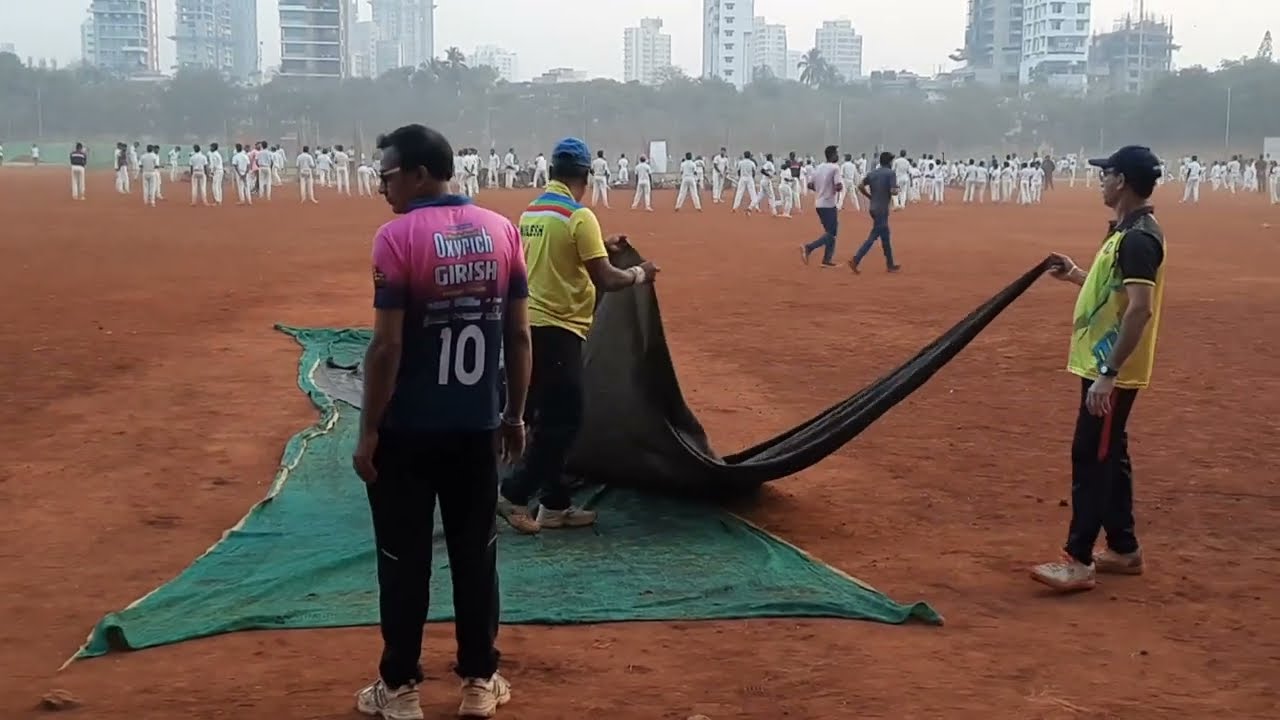 A morning at shivaji park with #shivajiparkboyscricketclub#shivajipark#cricket#solotravellerjeet