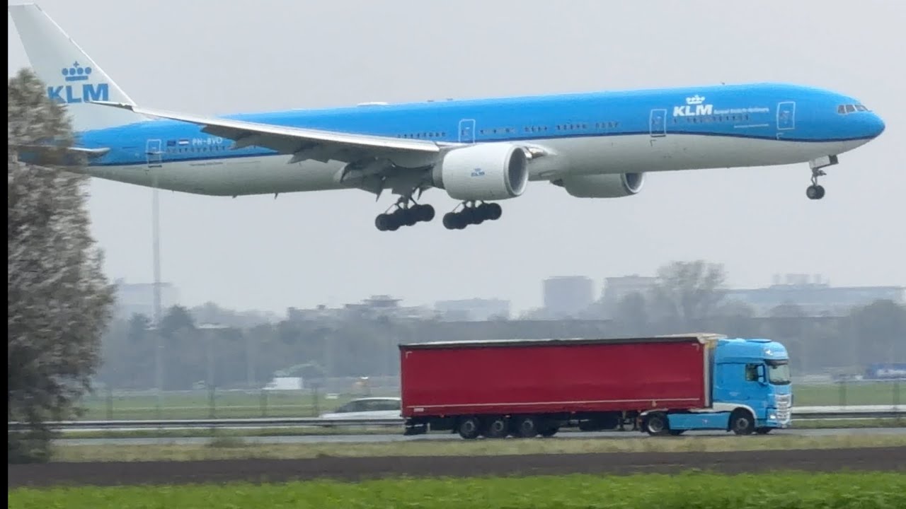 BOEING 777-306 KLM (DUBAI TO AMSTERDAM) ARRIVING AT AMSTERDAM AIRPORT SCHIPHOL / PHBVO KL428
