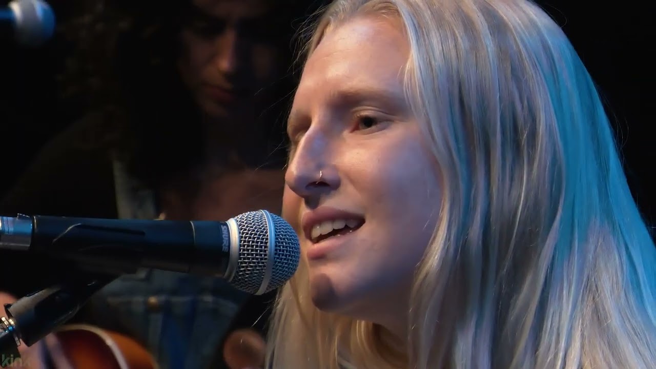 Billie Marten - No Sudden Changes | 101.9 KINK | PNC Live Studio Session