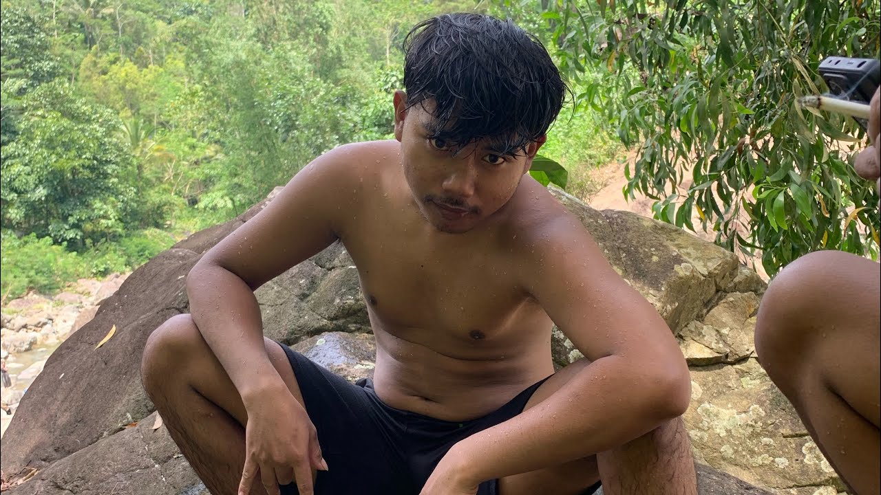 Ngeluyur turut grojokan 