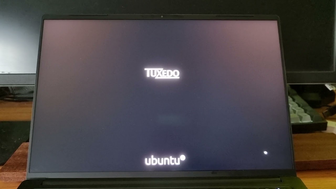 Tuxedocomputers InfinityBook 14 Pro Gen 6 with Ubuntu 21.04 liveCD