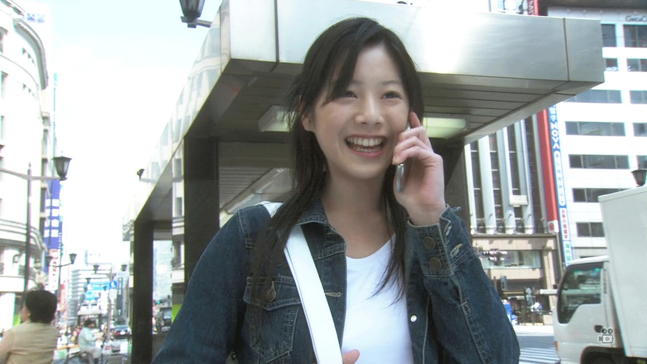 少女手机意外坠落虫洞，穿越百年开启异时空约会，日本高分纯爱片，23万人打出7.9高分，19分钟看完2008年日本爱情电影《东京少女》