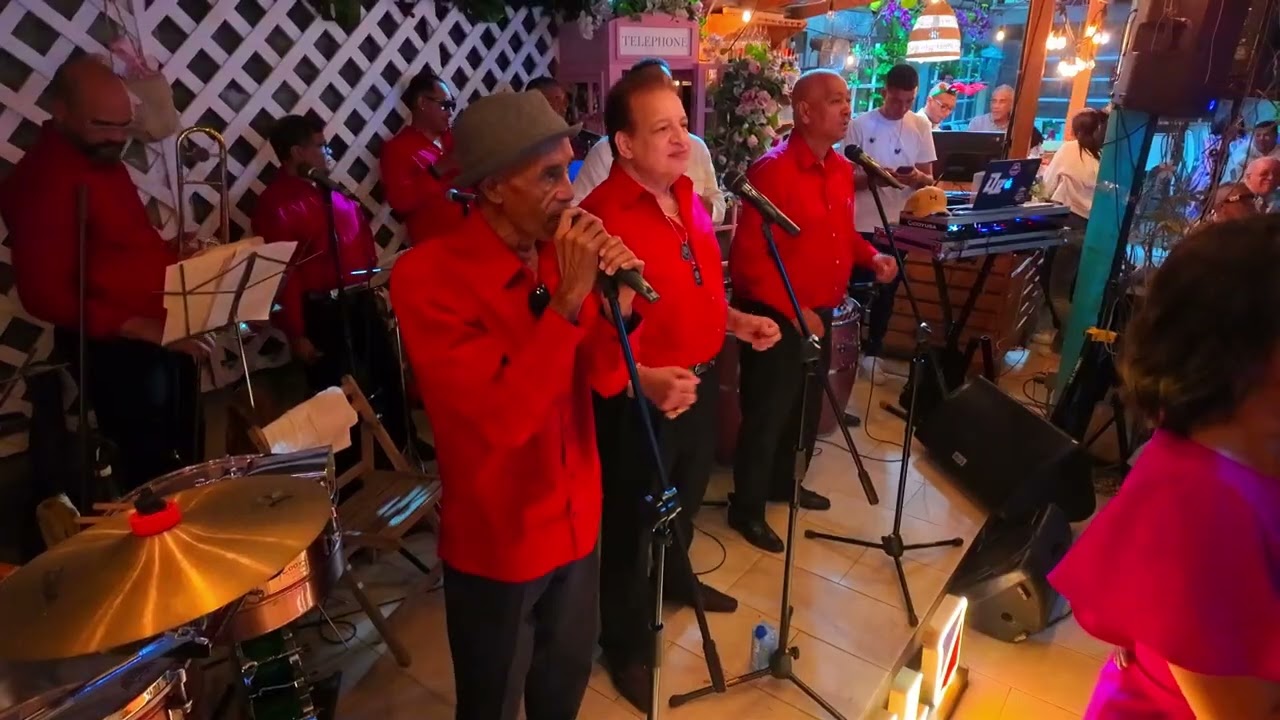 Amor Escondío en Terraza Gloria con Orquesta Santa Cecilia