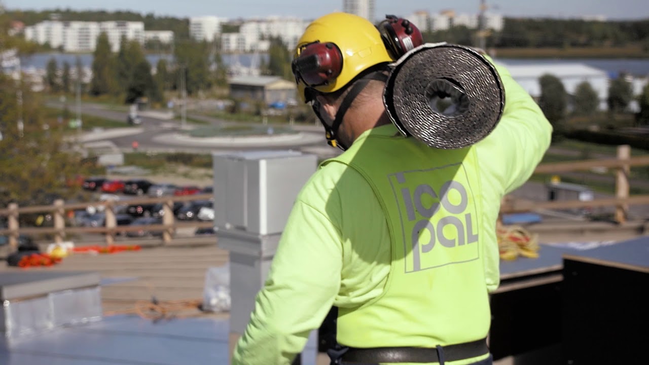 Syvälahden koululle näyttävä metallipintainen kate; Icopalin Metallic-kermi