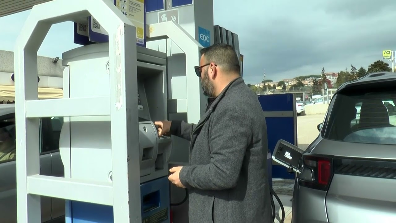 Taglio accise: Fino al 7 aprile la benzina e il gasolio costeranno 25 centesimi in meno al litro