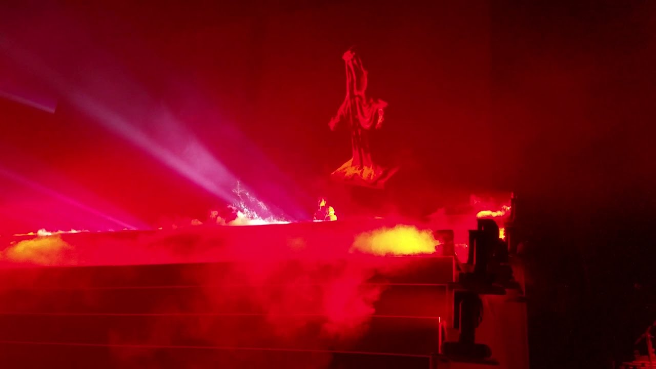 Halsey - Eyes Closed/Hold Me Down Part 1 - Detroit (11/21/2017)
