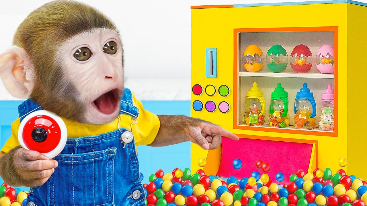 Monyet Dodo Imut berjuang mengambil permen dari mesin rusak bersama hiu nakal