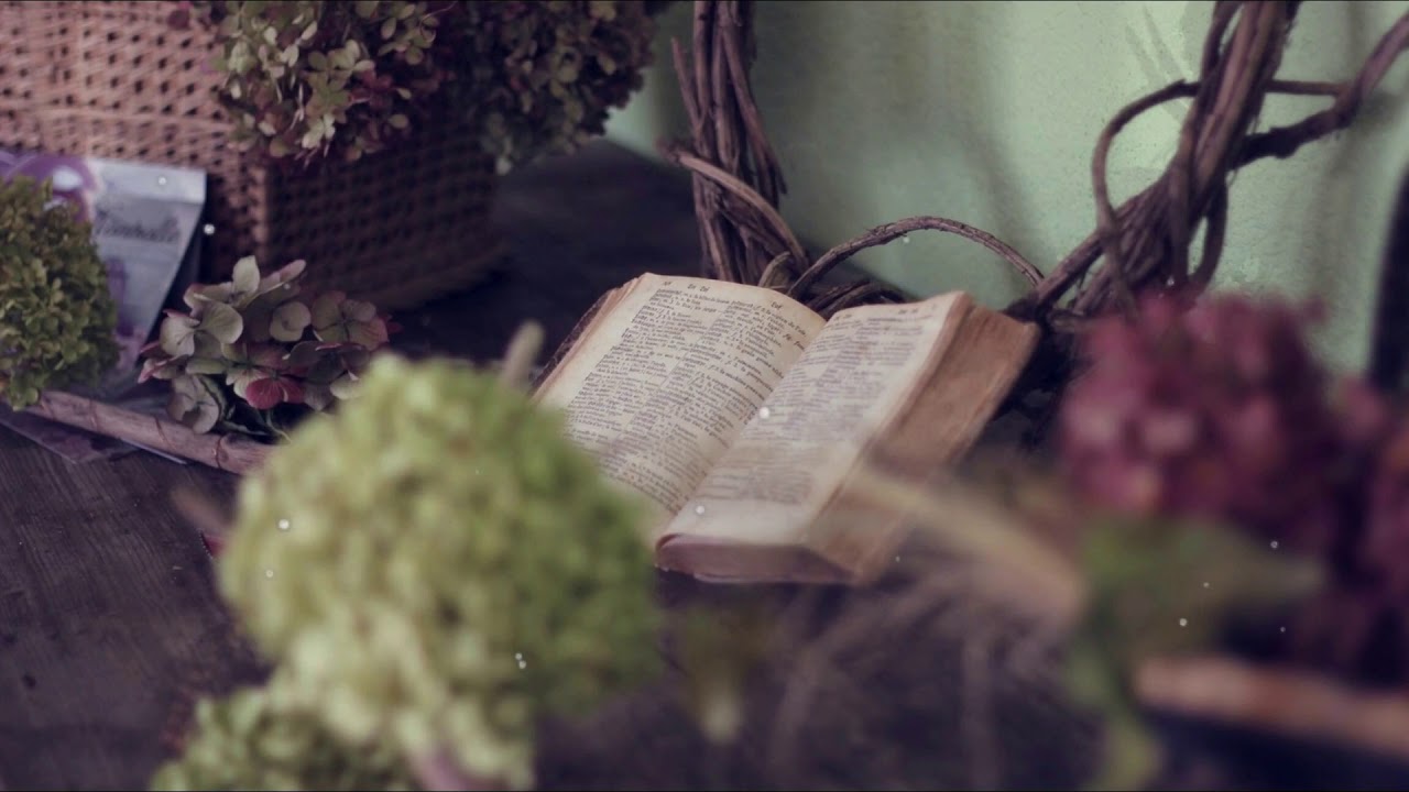Romantic Garden Reading Ambience with Music - rustling leaves, piano music, birds, page turning