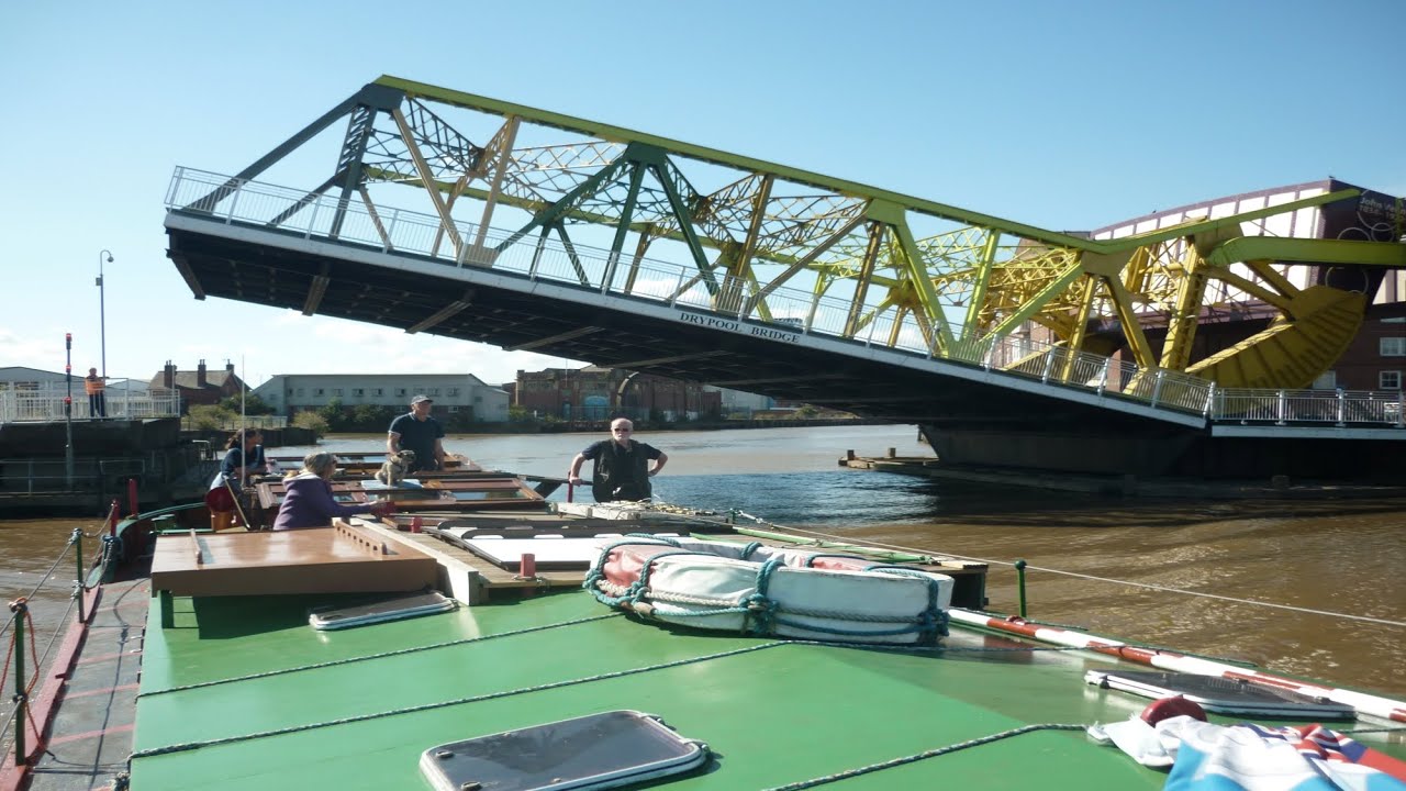 River Hull Journey onboard Syntan barge
