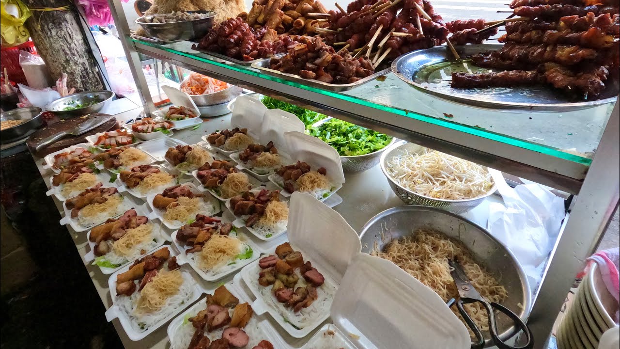 Vietnamese Street Food | Rice noodles with barbecue - Quán Bún thịt nướng siêu ngon