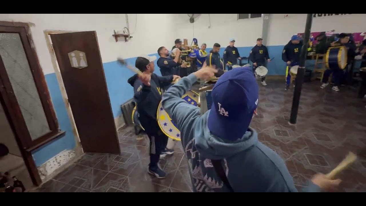 La percusión de boca tocando en vivo varios temas!!!